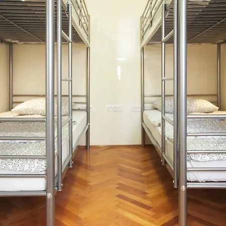 Yeti Hostel *