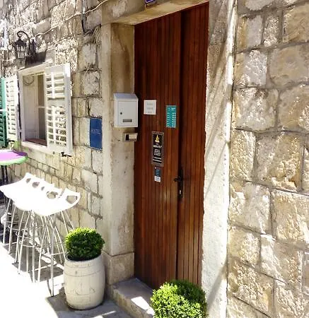 Yeti Hostel *
